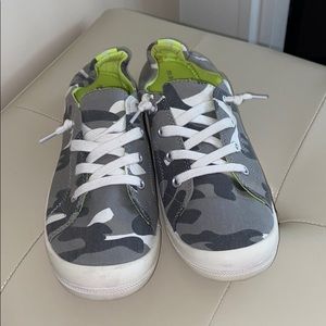 Cameo size 10 sneakers slip on. Worn one time